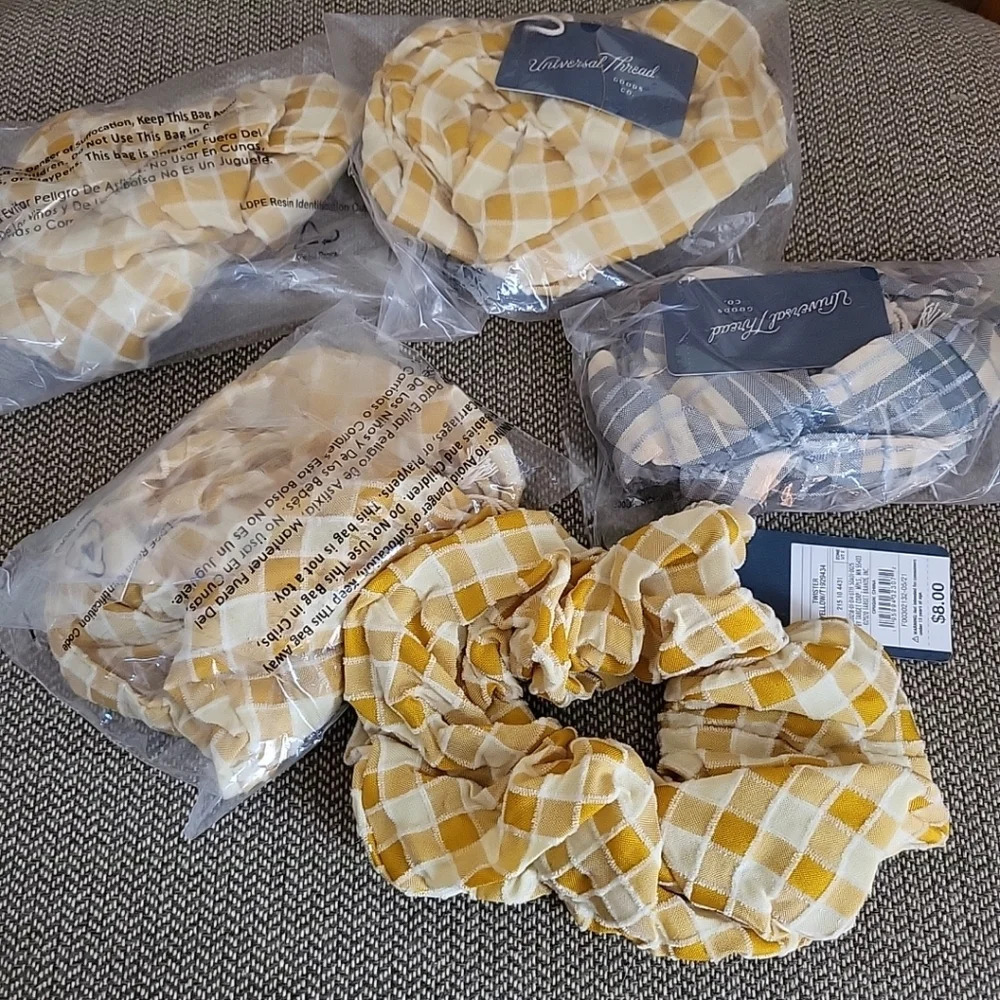 NWT 5 Piece Hair Scrunchies‎ Twister Universal Thread Plaid Yellow Blue